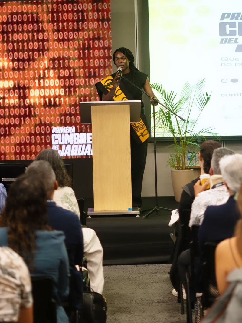 Deyner Caicedo Camacho speaking at a lectern during the Primera Cumbre del Jaguar